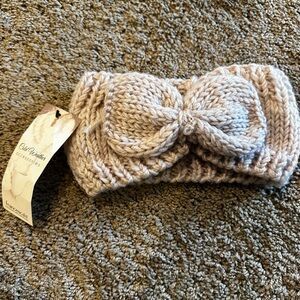 Francesca’s Beige Bow Headwrap